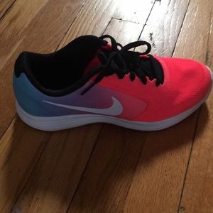 Nike Revolution 3 sneakers — Girls size 5